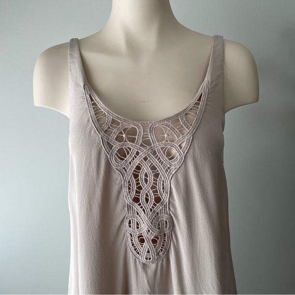 Elegant Cream Lace-Detail Dress - Picture 3 of 7